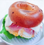 베이글 샌드위치 [초간단 브런치 메뉴! 쫄깃한 베이글과 다채로운 속재료의 향연!]