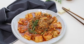 고기 듬~뿍 넣어 더 맛있는 달래삼겹두부조림 만들기 :)