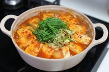 고기 듬~뿍 넣어 더 맛있는 달래삼겹두부조림 만들기 :)