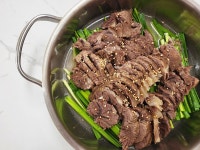 술안주로 좋은 소고기 사태 요리 만들기 소 사태 수육 만드는법... 술안주로 좋은 소고기 사태 요리 만들기 소 사태 수육 만드는법 부드러운 육질을... 