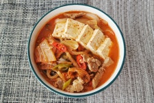 돼지고기김치찌개 / 두부김치찌개 / 담백하게 돼지목살 넣고 칼칼하고 진한 찌개