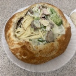 드디어! 크림 빠네 파스타. Creamy pasta in a bread bowl. (Korean style?)
