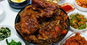 돼지갈비찜이 질릴땐? 간단 간장등뼈찜 만들기!