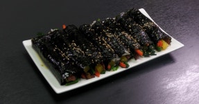 간단한 재료만으로 만드는 꼬마김밥!