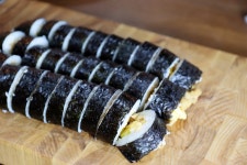 유부김밥 재료 3가지로 만드세요. 심플하지만 맛은 끝내줍니다.