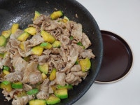 대패삼겹살 애호박볶음 레시피