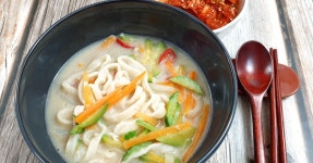 참 쉽게 만드는 손칼국수 들깨 손칼국수 만들기 - 분식, 점심메뉴추천 참 쉽게 만드는 손칼국수 들깨 손칼국수 만들기 - 분식, 점심메뉴추천 
