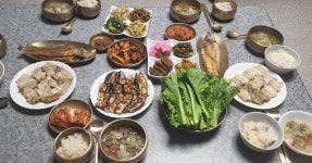 오랜만에 모인 삼형제의 행복한 식탁