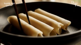 <조선셰프 서유구> 칠보부꾸미(칠보권전병). 맛과 영양 모두 챙긴 말이떡 <조선셰프 서유구> 칠보부꾸미(칠보권전병). 맛과 영양 모두 챙긴 말이떡 