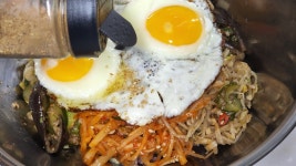 숟가락 싸움했던 추억의 맛, 양푼이 비빔밥