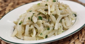 부서지지않게 무나물볶음 만들기 무우나물볶음 들깨무나물볶음 - 간단반찬