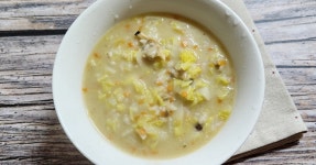 구수하고 시원한 맛이 좋은 바지락 된장죽 만들기