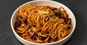 황금산타리 마라볶음면