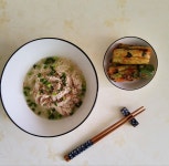 닭육수로 만든 닭국수
