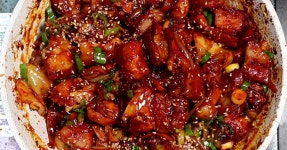 진한 양념이 매력적인 기사식당 스타일 제육볶음
