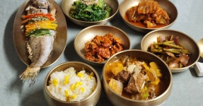 우리 집 주말 밥상(등갈비김치찌개,민어찜,상추무침,옥수수밥)