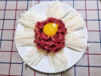 술안주로 만든 육회..