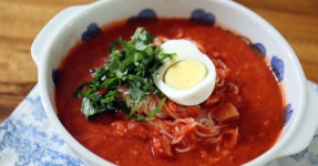 토마토 국수 건강하게 즐기세요.