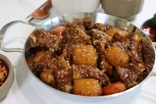 달짝지근 부드러운 돼지갈비찜 | 초간단 레시피