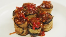 어향소스를 올린 가지롤 튀김