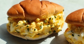 모닝빵 계란 샌드위치 만드는 법 모닝빵 간단한 식사 모닝빵 달걀 샌드위치 레시피 삶은달걀요리