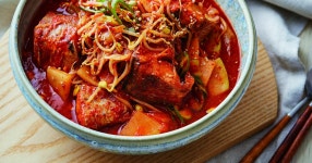 칼칼한 매운맛에 아삭거리는 식감! 콩나물동태찜