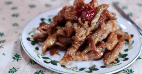 닭목살 간장구이로 풍부한 맛을 느껴보요.