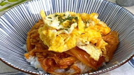 오독오독 중독적인 맛~ 맵찔이도 한그릇 다 먹는 불닭팽이덮밥!