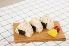 겨울 아침, 날씨는 추워도 속까지 추울 순 없으니까! 든든한 삼각김밥 레시피