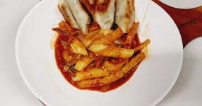 바삭바삭 군만두 떡볶이 바삭바삭 군만두 떡볶이 