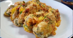 겨울철 별미 탱글탱글 굴전 만들기