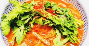 칼칼한 김치칼국수 한그릇 어때요!