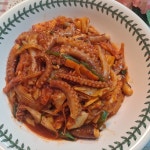 입맛 돋우는 매콤한 낙지볶음, 산낙지볶음