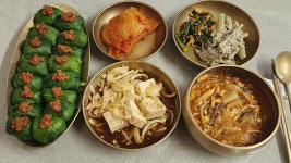 집나간 입맛 돌아오는 쌉싸름한 머위쌈밥