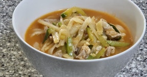 한그릇 먹고나면 기운이 올라오는 시골장터 맛 장 칼국수