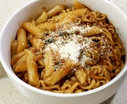 #개인의취향 #마라짜파게티 #티니핑고소한로제떡볶이 #로제마라짜파게티떡볶이 #두개의조합의맛