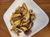 마트 시식코너 이모버섯볶음 만드는 법 초간단 송화버섯볶음 레시피