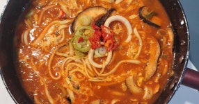 얼큰 버섯 칼국수 수제비 끓이는법