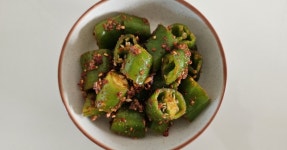 밑반찬 아삭이고추, 오이고추 된장 무침 만들기