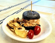 고래싸움에 새우 등 터진 버거