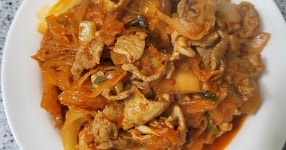 군침 대폭발! 김치 두루치기 레시피