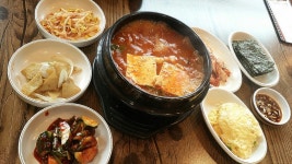 전주에 무한사랑김치찌개?-ㅇ- 광주에도있눈데...엄청기대했는데..... 조점례순대국밥한번먹으료다 나벌써3번실패ㅠ.ㅠ 갈때마다 줄.. 줄...줄... 