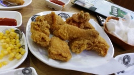 고생 햇다고 썬더 치킨 먹으로 왓네요 맛나요 