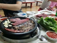 한쪽은 제담당...ㅎ ㅎ 8명이서...소고기 6근먹구왔답니다^^; 하하 덕분에 마지막은 제가 갈비살먹고싶다해소~ 그거로피날레장식했오염. ㅎ ㅎ... 