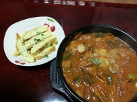 오늘 저녁은 대패삼겹넣고 김치찌개 파만넣은 계란말이 ㅋ 간단히 저녁을ᆢ 다들맛난저녁하세용ᆢ^^ 