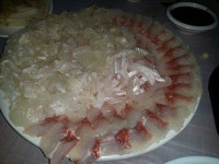 부산송도 해수욕장앞에 해변횟집!!모둠회~~ 좋은사람들과 맛난음식...죠아용 조가장자리 빨간게 밀치인데 첨먹어봤는데 맛나용~^^ 