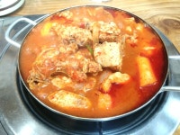 일요일 오후 부평 가족공원 엄마만나고 와서 사촌엉니와 효성동종점에 있는 정아식당에서의 저녁타임 닭볶음탕 소 청하1 하이트1 도토리묵을... 