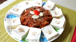 운동 끝나고 야식으로 두부김치에 캔하나~ 
