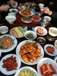 엄마밥!! 울남편 귀국 기념&연말가족모임-밖에서 먹자고 했는데... 하셔서 엄마집밥 먹었어요^^ 맞아요~~!! 엄마밥보다 더 맛있고 정성가득한 밥은... 