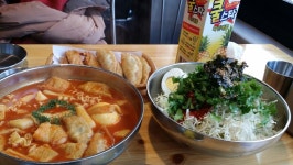 오널 점심으로 빨봉분식에서 세트 먹네요 ㅎㅎ 급배고파서 폭풍흡입 하고 배터질거 같아요 